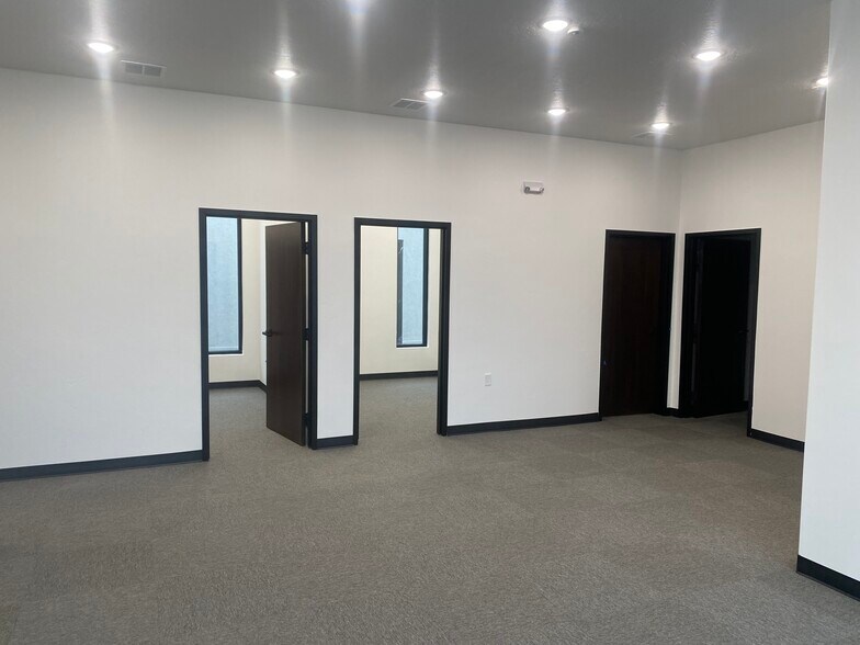 More Photos Of 10434 S 1055 W, South Jordan Office For Lease