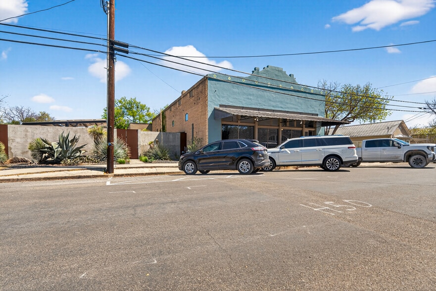More Photos Of 614 High St, Comfort Storefront Retail Residential For Sale