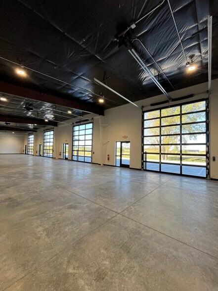 More Photos Of 23801 Southwest St, Waterloo Showroom For Sale