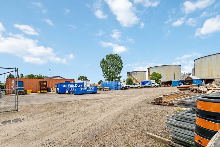 More Photos Of 2081 Piper Ln, London Industrial For Lease