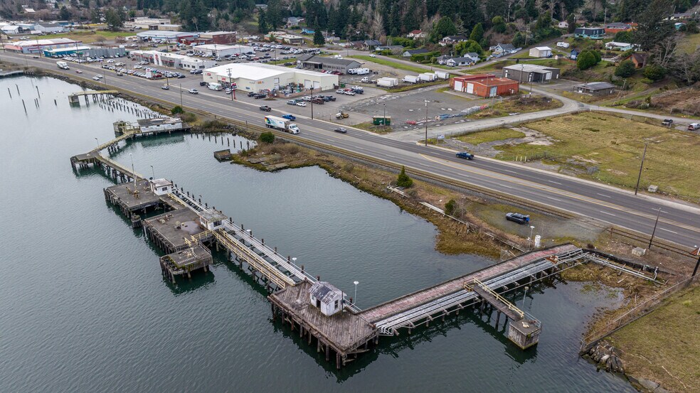 More Photos Of 2250 N Bayshore Dr, Coos Bay Marina For Sale
