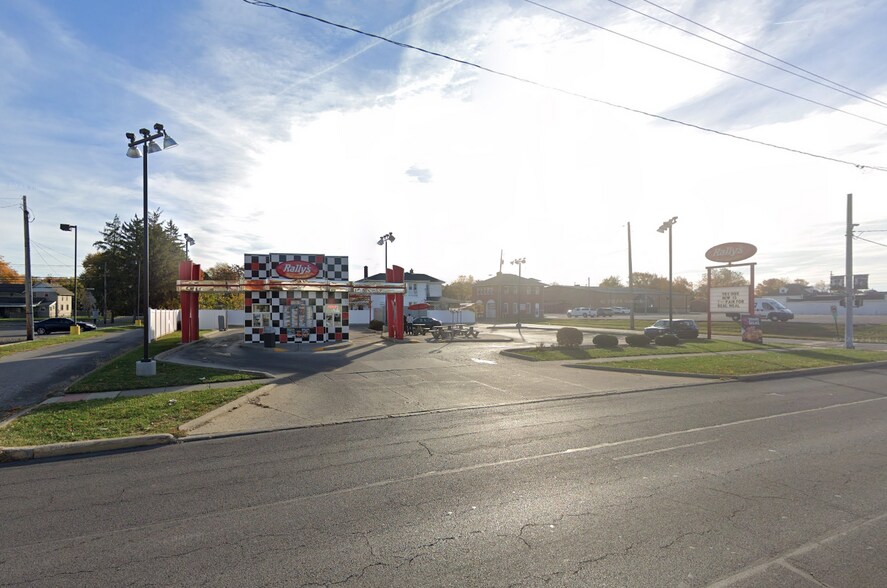 Primary Photo Of 412 N Main St, Marion Fast Food For Lease