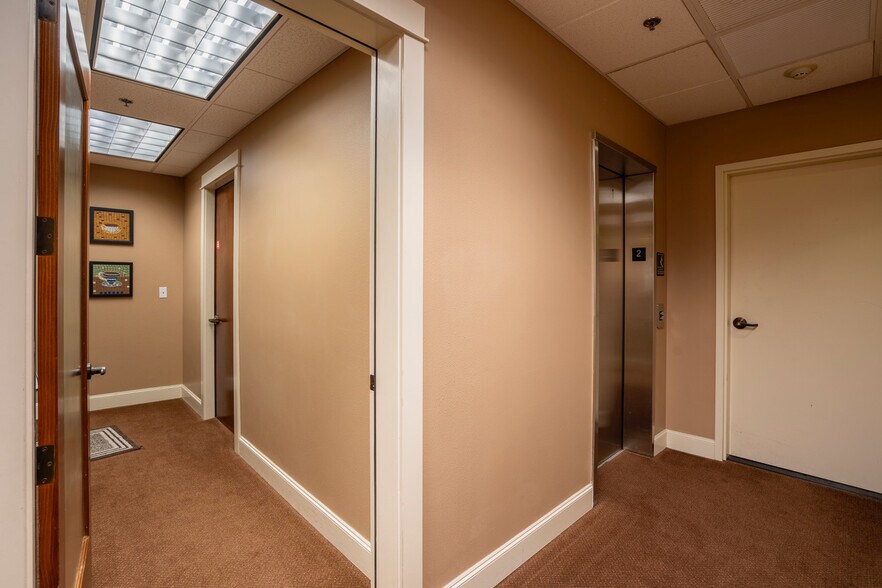 More Photos Of 180 Lithia Way, Ashland Office Residential For Sale