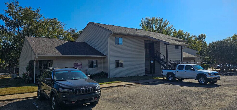 More Photos Of 401 N Cumberland Ave, Russellville Apartments For Sale