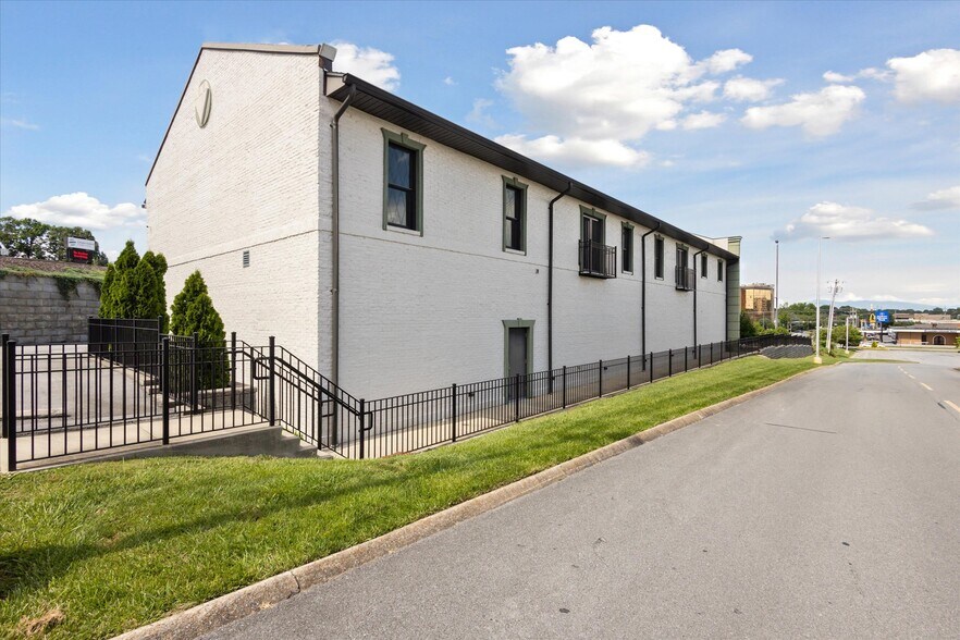 More Photos Of 2111 W Mountcastle Dr, Johnson City General Retail For Sale