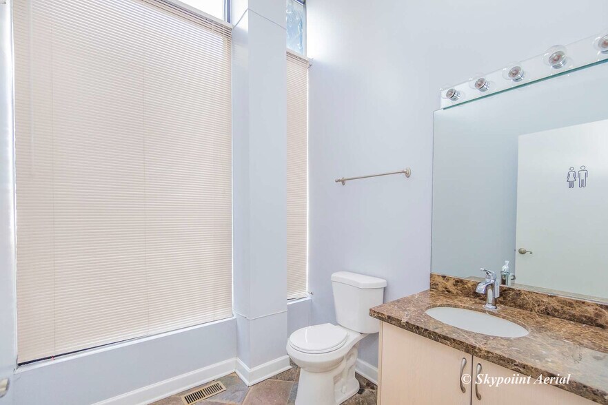 More Photos Of 1604 W Monroe St, Chicago Apartments For Lease