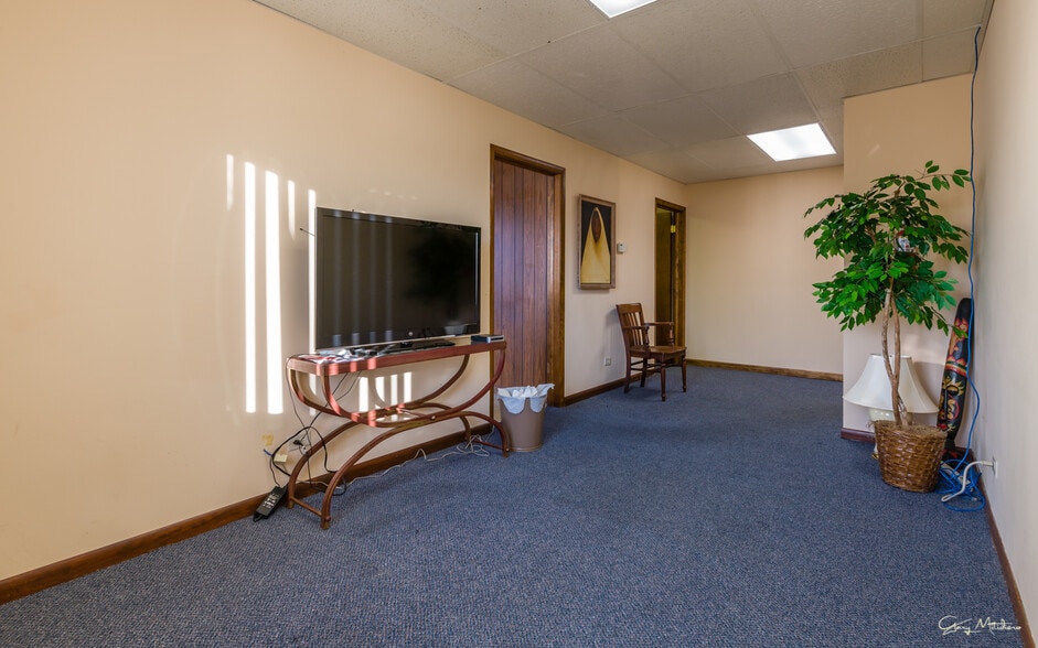 More Photos Of 9757 S Kedzie Ave, Evergreen Park Office For Sale