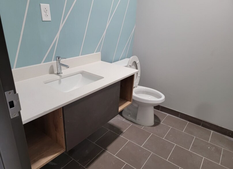 More Photos Of 101 Grapefruit Blvd, Mission Hotel For Sale