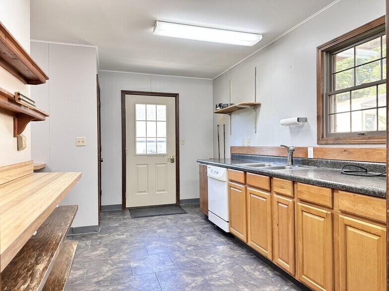 More Photos Of 152 E 8th St, Trenton Office For Sale