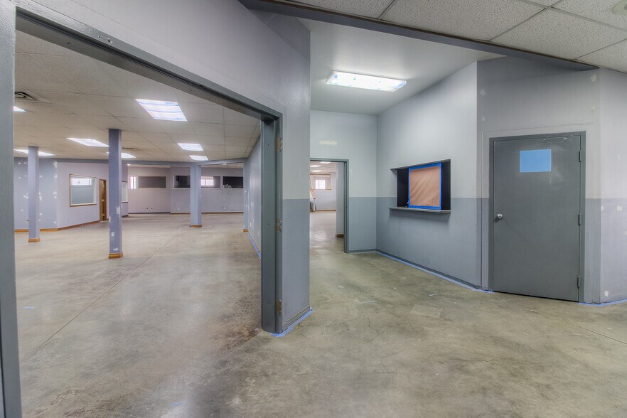 More Photos Of 501 Stover Rd, Grandview Industrial For Sale