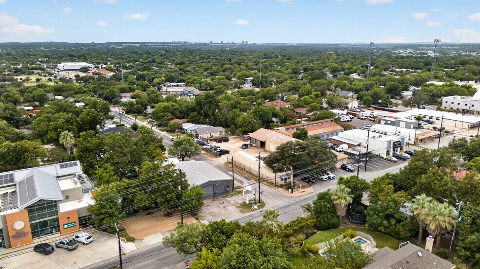 More Photos Of 4721 McCullough Ave, Olmos Park Warehouse For Lease