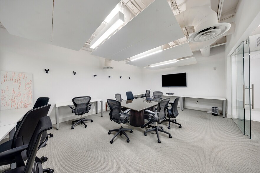 More Photos Of 4713-4725 SW 8th St, Miami Storefront For Lease