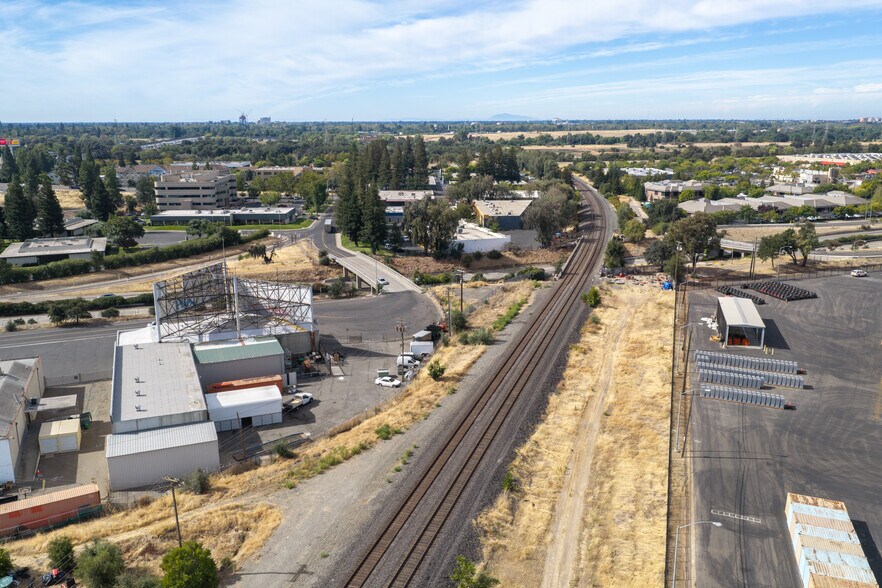 More Photos Of 905-909 Fee Dr, Sacramento Service For Sale
