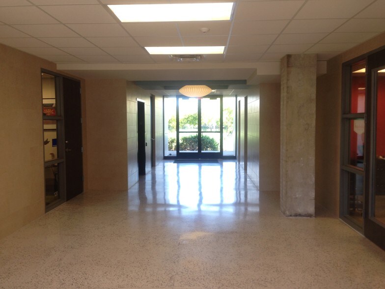 More Photos Of 512 E Riverside Dr, Austin Office For Lease
