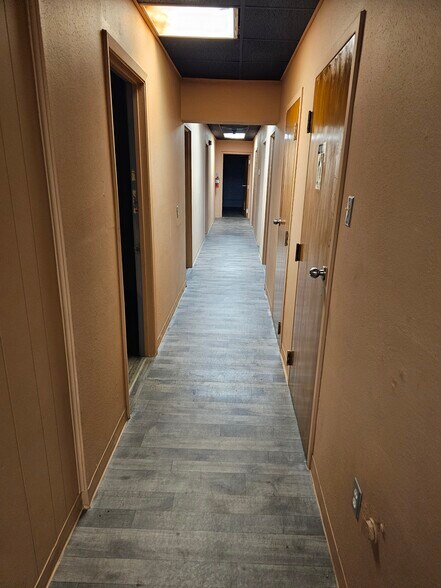 More Photos Of 103 S Fannin Ave, Cameron Office For Lease