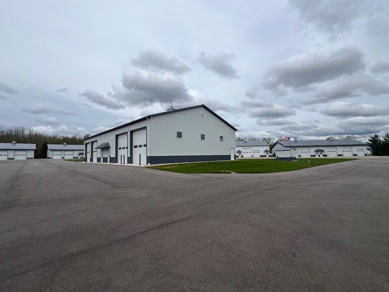 More Photos Of 8932 Moeller Dr, Harbor Springs Specialty For Sale