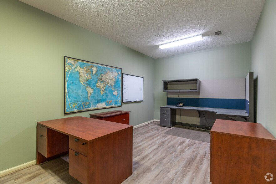 More Photos Of 6735 Theall Rd, Houston Light Manufacturing For Sale