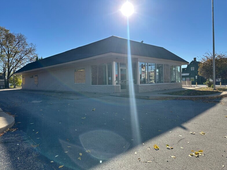More Photos Of 1017 W Main St, Peoria Freestanding For Sale