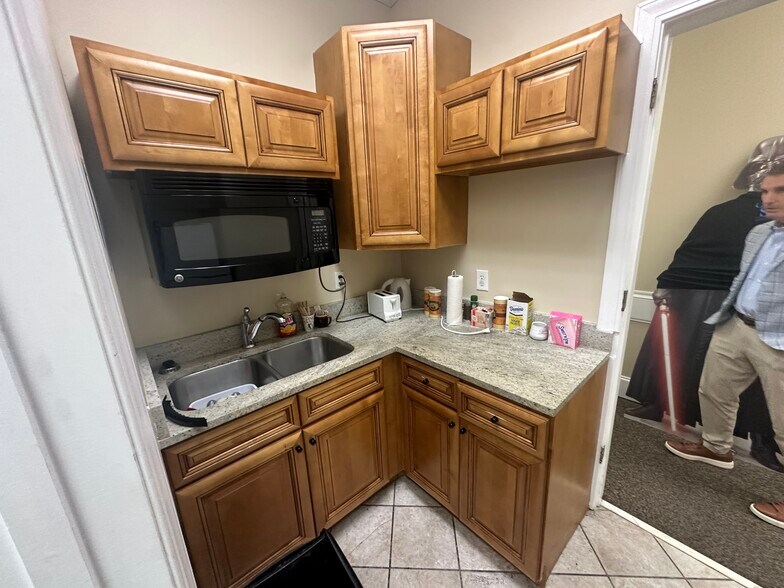 More Photos Of 7011 Rivers Ave, Charleston Office For Sale