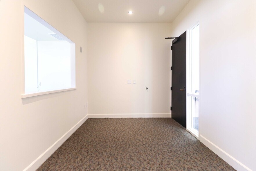 More Photos Of 1005 S 76th Ave, Omaha Medical For Lease