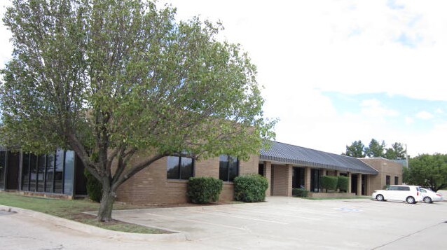 Primary Photo Of 11102 N Stratford Dr, Oklahoma City Office For Lease