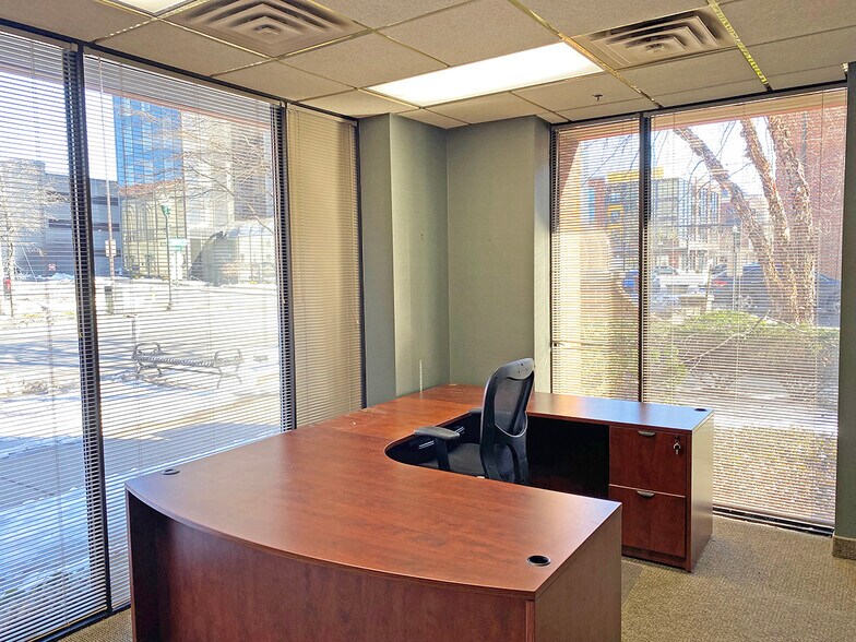 More Photos Of 300 E Main St, Lexington Office For Sale