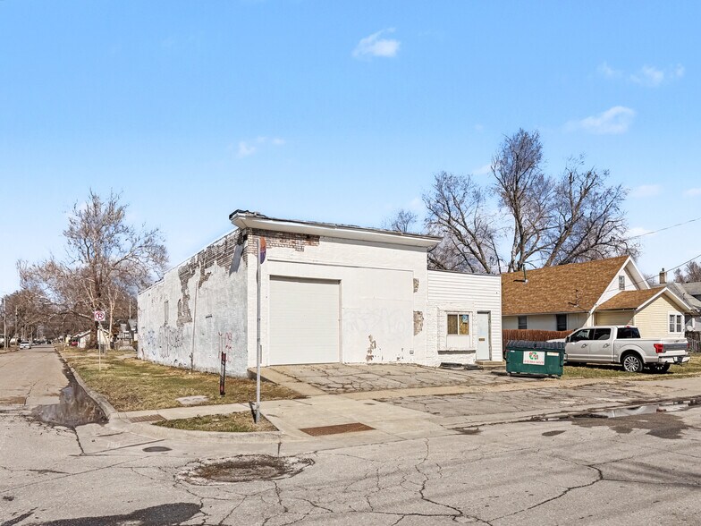 Primary Photo Of 2400 E Grand Ave, Des Moines Freestanding For Sale