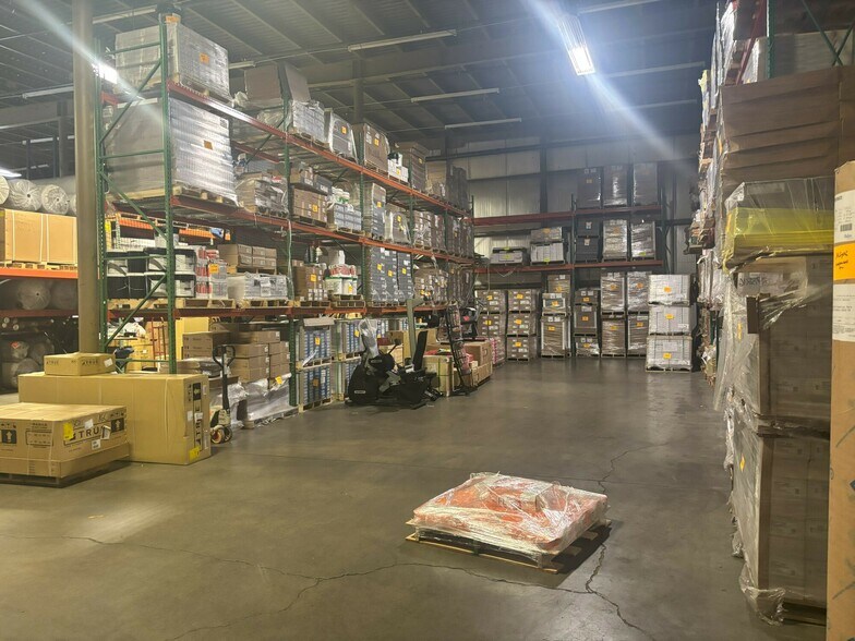 More Photos Of 3 Karen Dr, Westbrook Warehouse For Lease