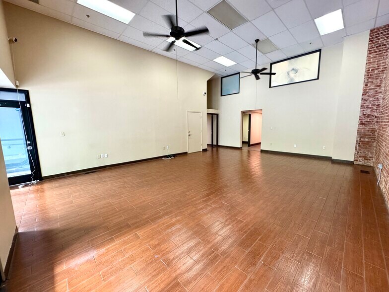 More Photos Of 1250-1252 FULTON St, Fresno Storefront Retail Office For Lease