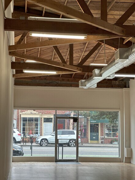 More Photos Of 1727-1731 Ocean Park Blvd, Santa Monica Storefront For Lease