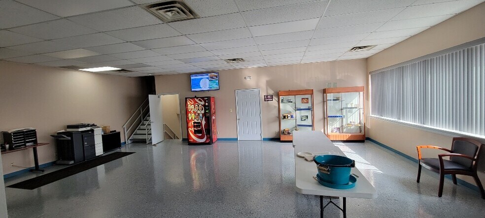 More Photos Of 900 W 9th Ave, Huntington Manufacturing For Sale