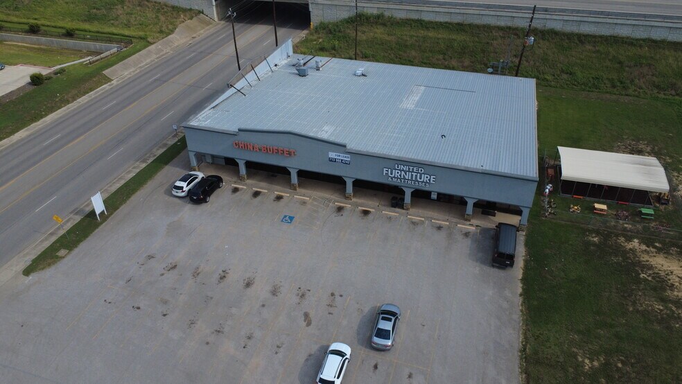 More Photos Of 230 Moody Rd, Sealy Freestanding For Lease