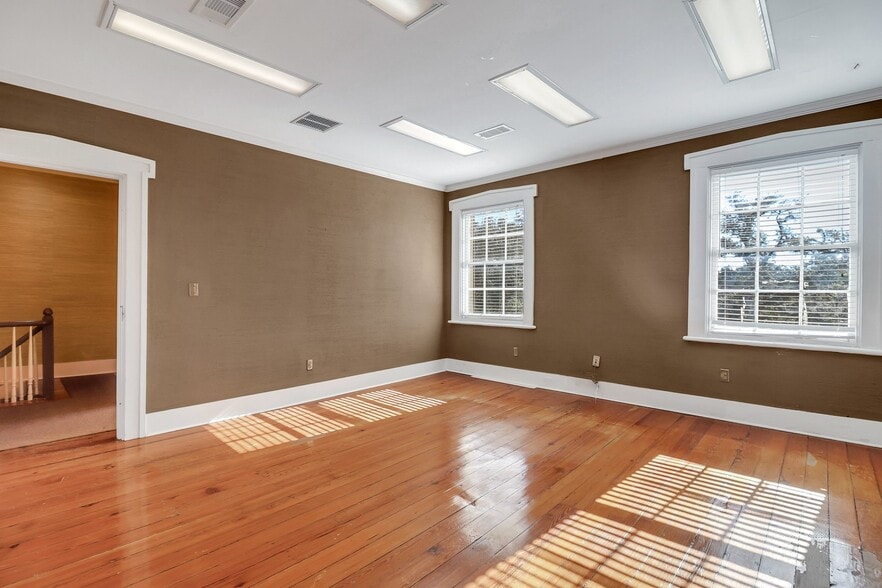 More Photos Of 120-124 W Liberty St, Savannah Office Residential For Sale
