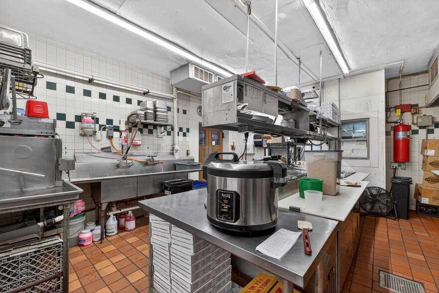 More Photos Of 8713 Gravois Rd, Saint Louis Restaurant For Sale