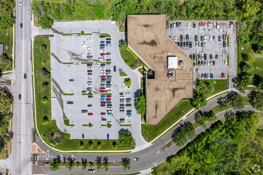 More Photos Of 800 E 101st Ter, Kansas City Coworking Space