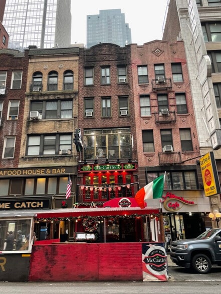 More Photos Of 144 W 46th St, New York Storefront Retail Office For Lease