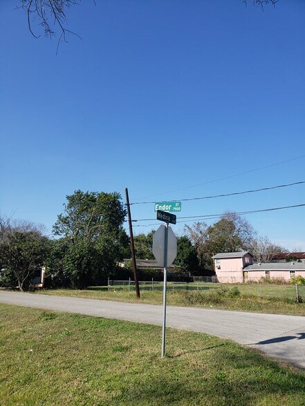 More Photos Of 8012 Endor, Houston Warehouse For Lease