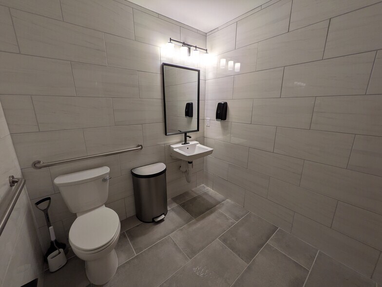 More Photos Of 115 S Main St, Hopewell Freestanding For Lease