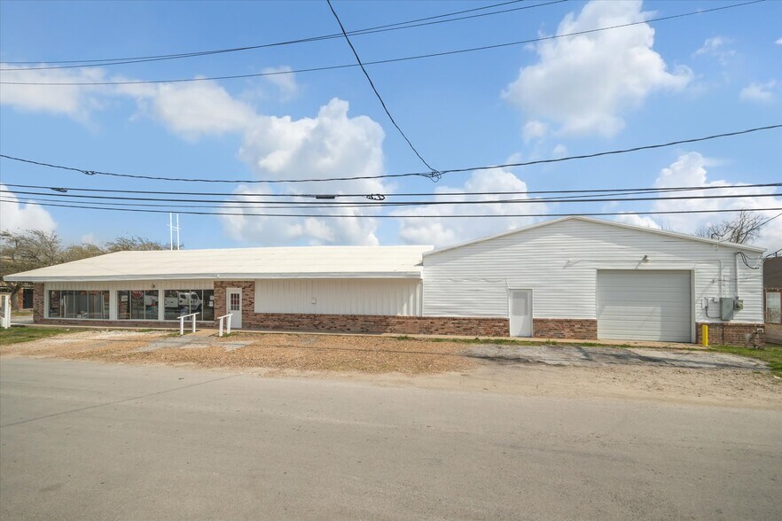 More Photos Of 5002 Navigation Blvd, Houston Freestanding For Lease
