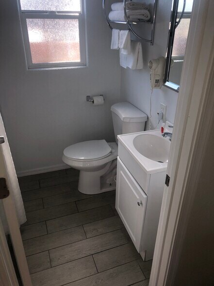 More Photos Of 625 W Broadway St, Needles Hotel For Sale