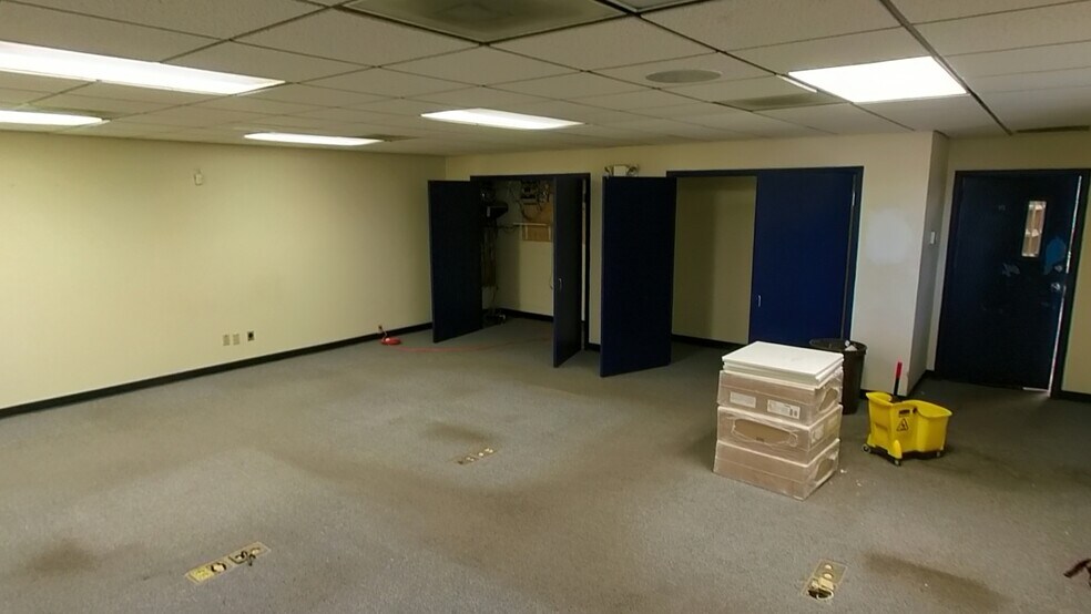 More Photos Of 1415 S Cherry Ave, Tucson Warehouse For Sale