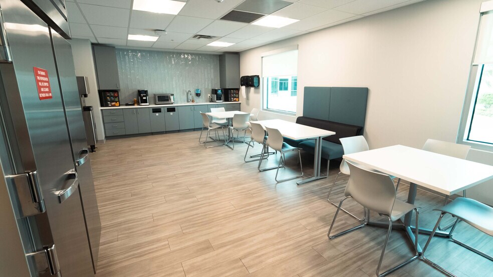 More Photos Of 14000 Citicards Way, Jacksonville Office For Sale