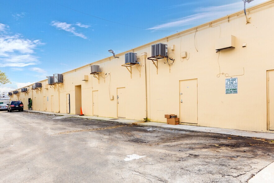 More Photos Of 955 NE 126th St, North Miami Unknown For Lease