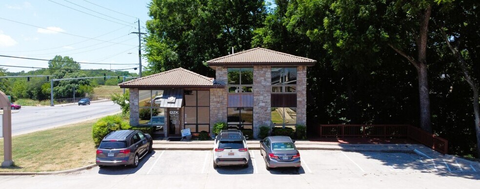 Primary Photo Of 9 Halsted Cir, Rogers Medical For Lease