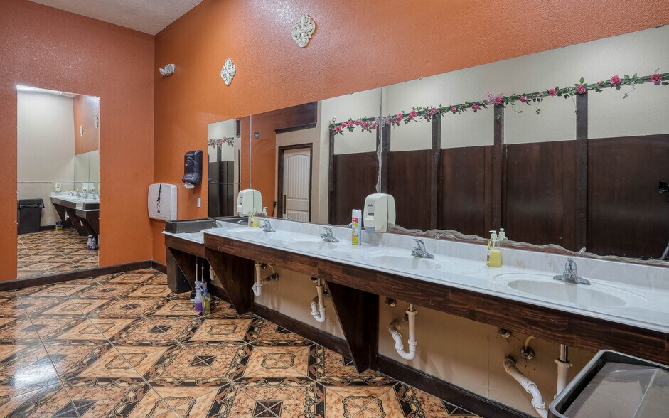 More Photos Of 48600 US-290 BUS, Hempstead Land For Sale