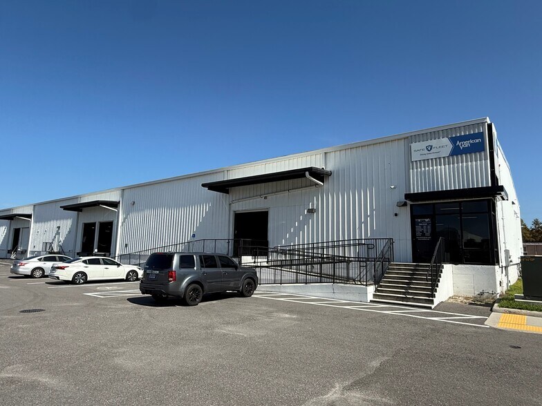 More Photos Of 215 W Grant St, Orlando Warehouse For Lease