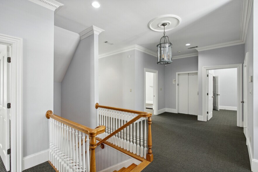 More Photos Of 1719 Abercorn St, Savannah Office Residential For Sale