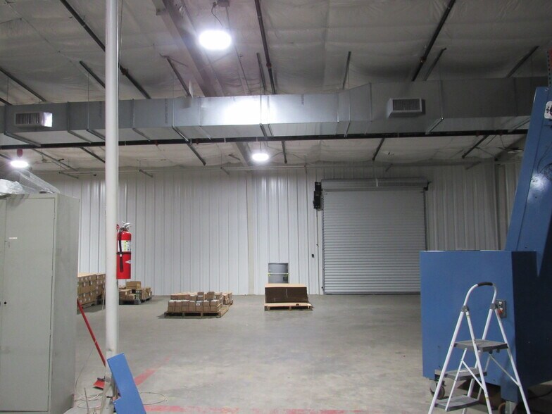 More Photos Of 549 Yorkville Park Sq, Columbus Warehouse For Lease