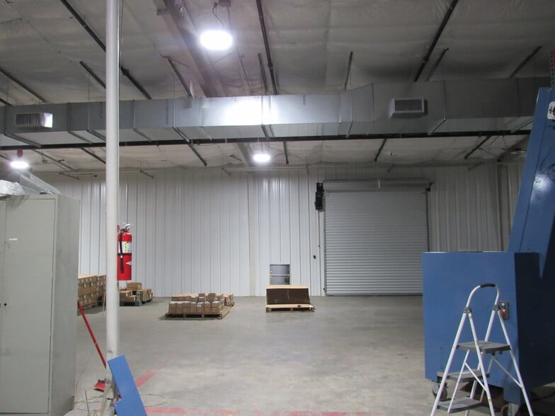 More Photos Of 549 Yorkville Park Sq, Columbus Warehouse For Lease