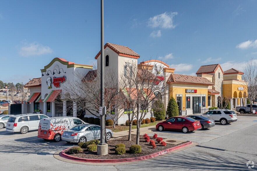 Primary Photo Of 3931 N Shiloh Dr, Fayetteville Freestanding For Lease